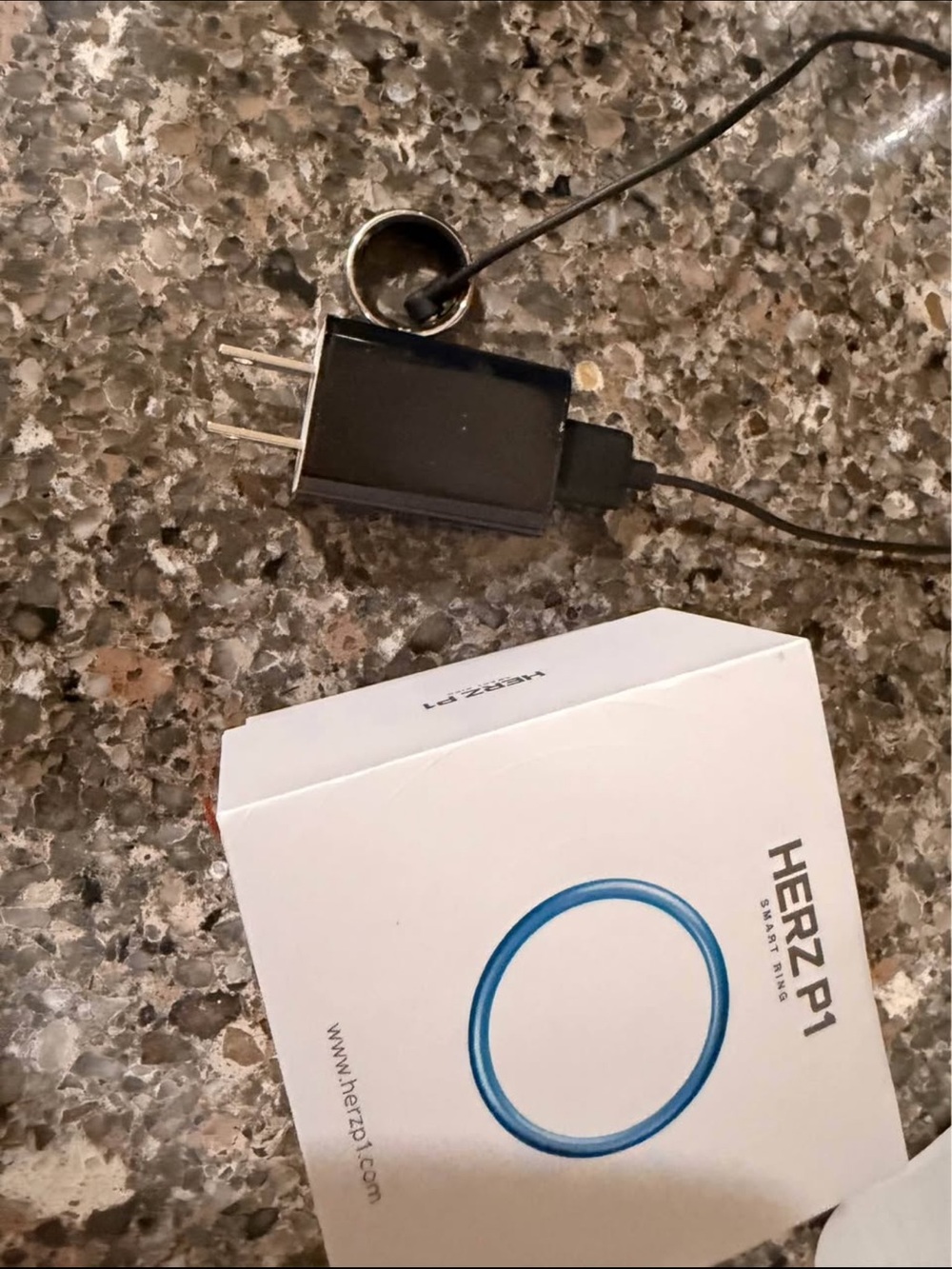 HERZ P1 Smart Ring with Charger  Black USB Adapter